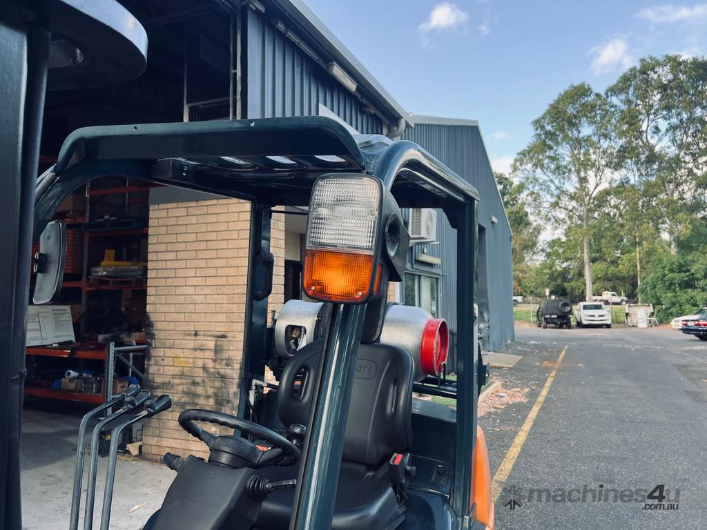 Low Hour Compact Toyota Forklift